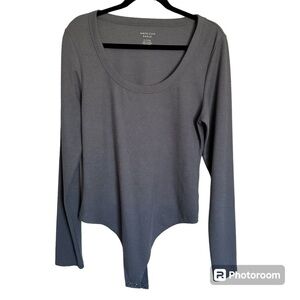 AE Long-Sleeve Scoop Ribbed Grey Bodysuit